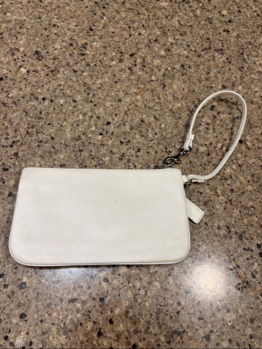 Coach Vintage Hampton Women's Cream Leather Wristlet Clutch with Buckle Detail - Picture 4 of 5